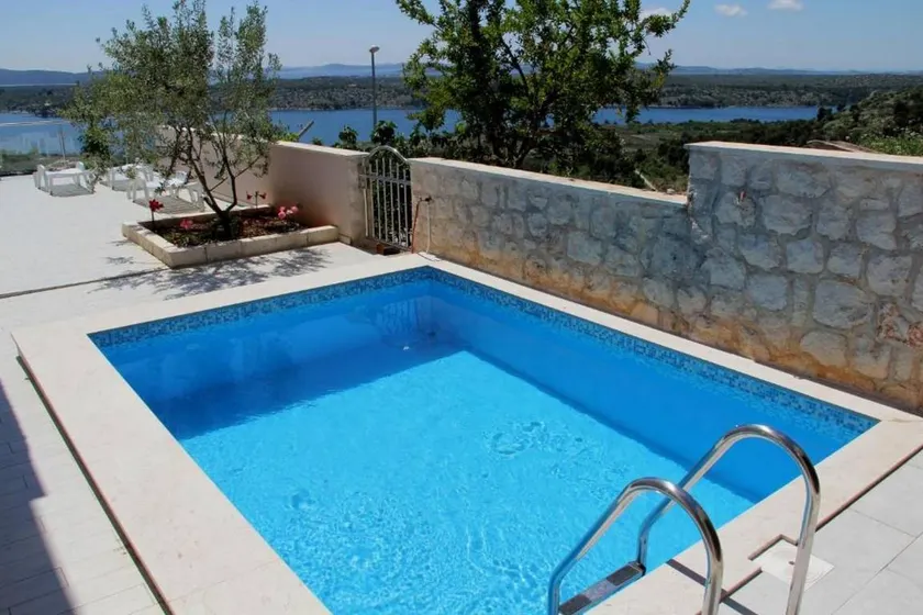 Holiday apartment with private pool & barbeque | Sea view - Image 1