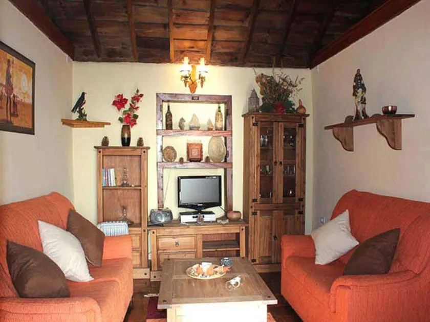 Family-friendly holiday home with barbecue, terrace & garden | Panoramic view - Image 1