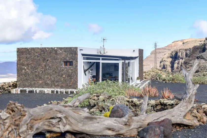 House with garden, barbeque & terrace | Mountain view - Image 1