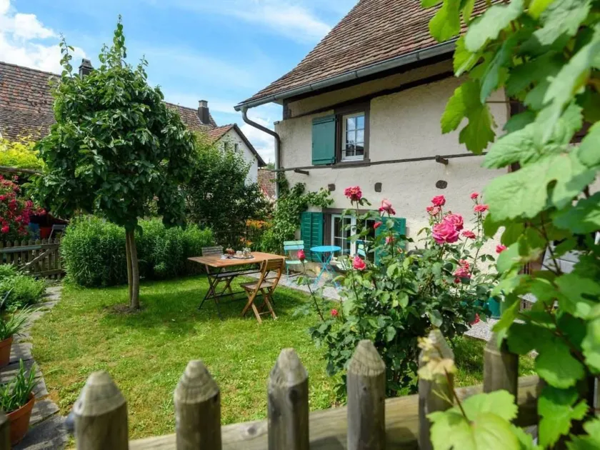 Holiday home with garden & barbeque - Image 1