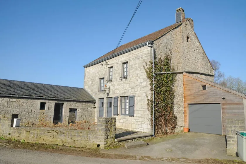 Holiday home with BBQ, pool & terrace - Image 1