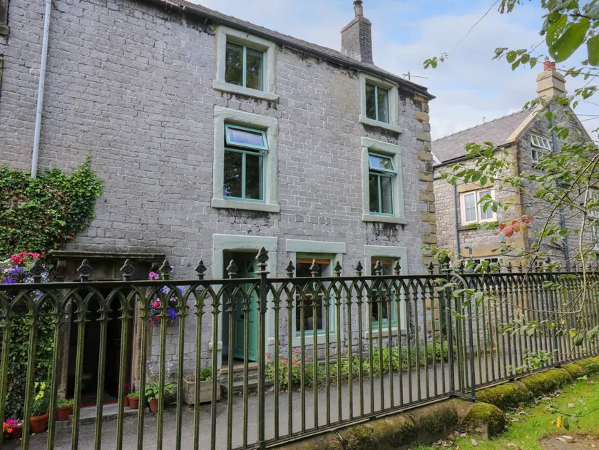 Cottage with garden - Image 1