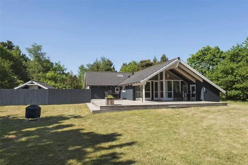 House with terrace, BBQ & hot tub - Image 1