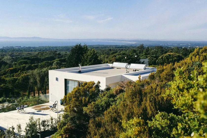 Cosy Two-Bedroom Guest Suite Rental for a Relaxing Weekend Away near Lisbon - Image 1