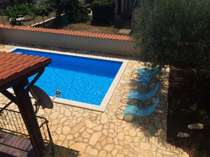 House with garden, BBQ & private pool - Image 1