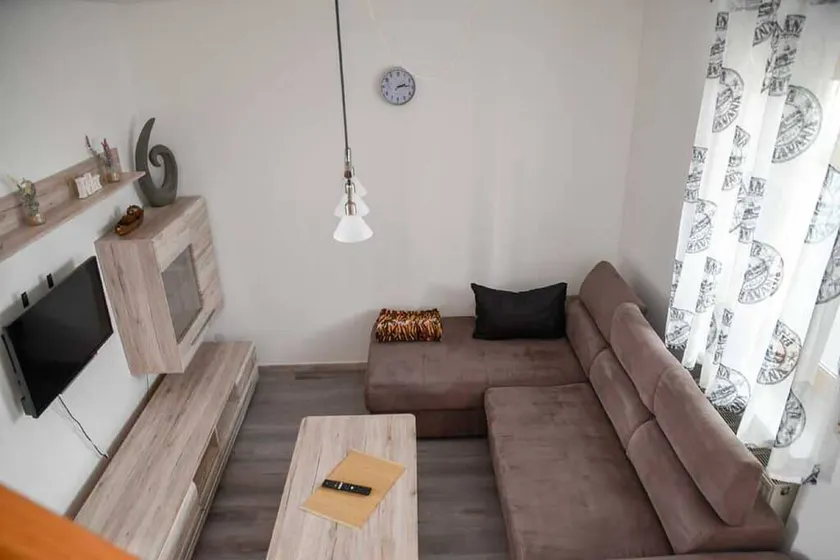 Flat with terrace & BBQ - Image 1