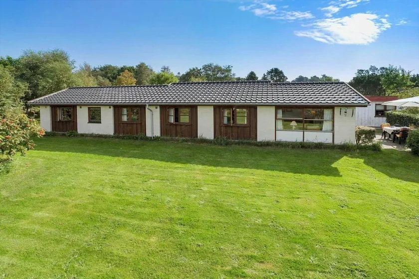 Fully equipped holiday home with barbeque & terrace - Image 1