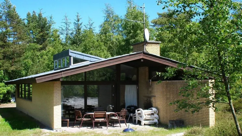 Holiday home with sauna & terrace - Image 1