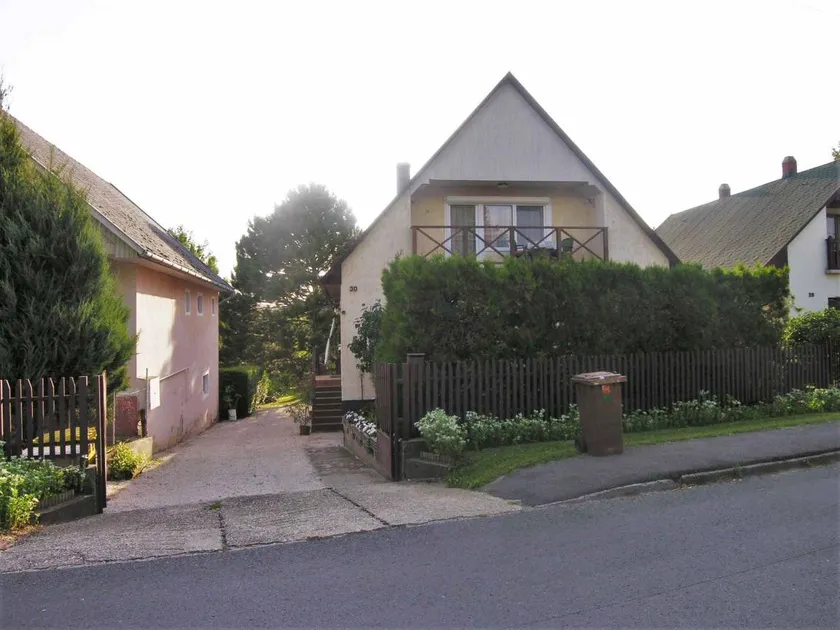 Fully equipped house with garden, terrace & barbecue - Image 1