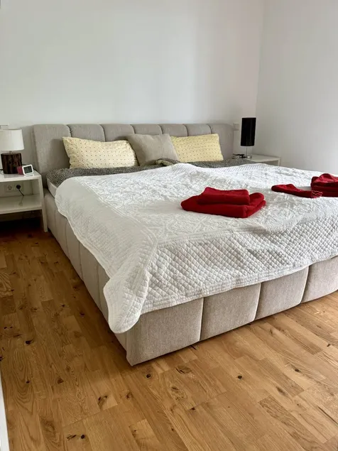 Flat with terrace - Image 1