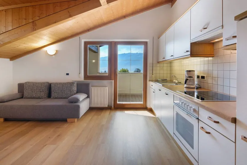 Appartamento con giardino, griglia e piscina | Vista sulla montagna | Perfetto per il lavoro da remoto - Image 1