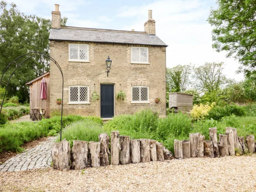 Cottage with garden - Image 1