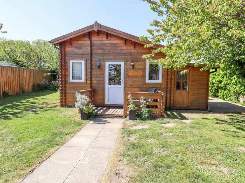 Cottage with garden - Image 1