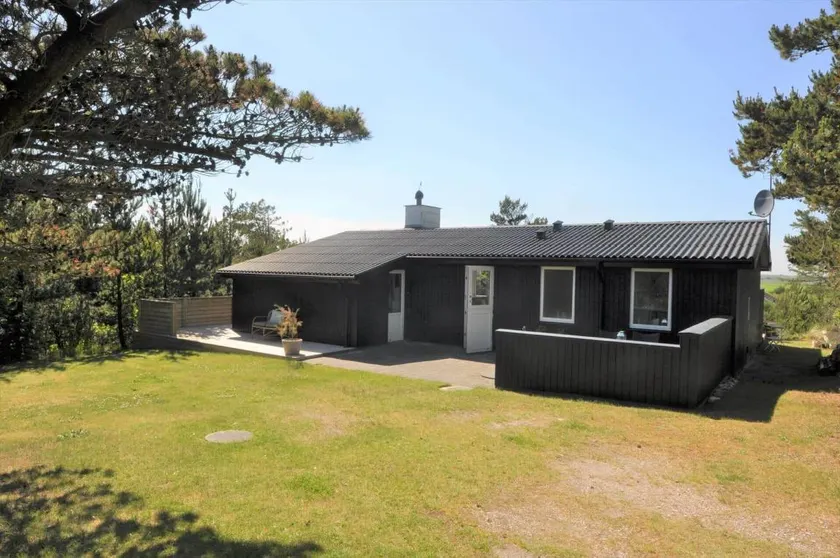 Fully equipped holiday home with terrace & BBQ - Image 1