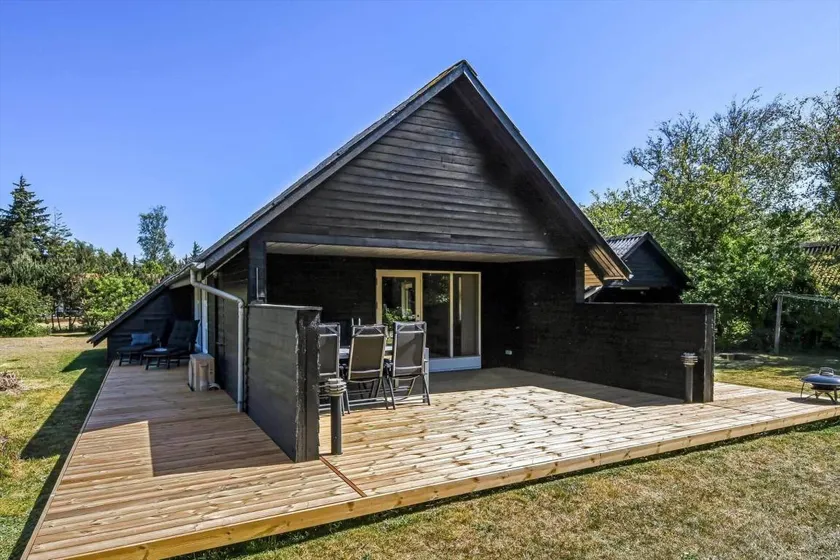 Holiday home with terrace, garden & BBQ - Image 1
