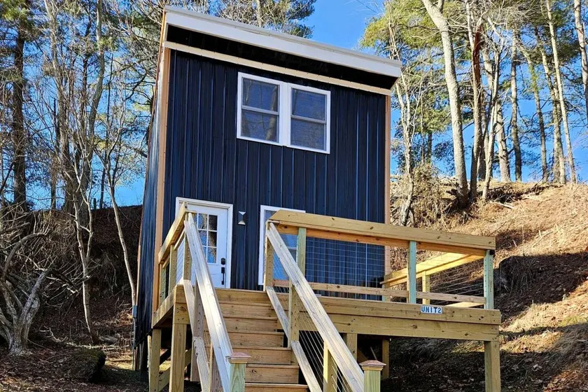 Newly Built Modern Cottage with New England Charm, near the Draper Mountain Trail System - Image 1