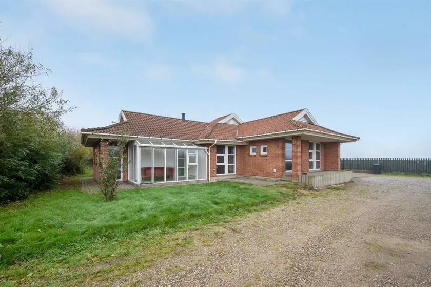 House with terrace & hot tub | Water view - Image 1