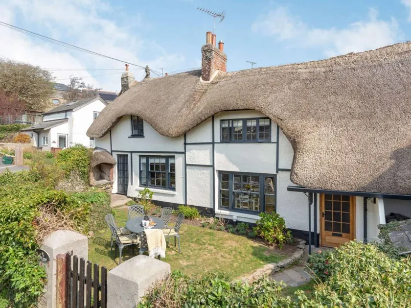 Cottage with garden - Image 1