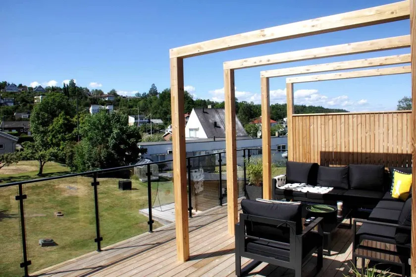 Modern Clifftop Cabin Rental on Lake Vättern in Sweden - Image 1