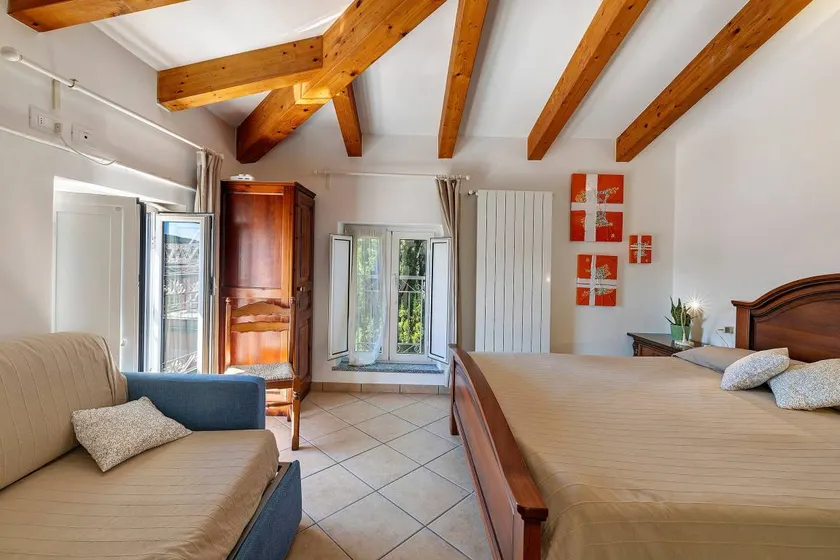 Charming dedicated room with garden & terrace | Garden view | Suitable for remote work | Pets allowed - Image 1