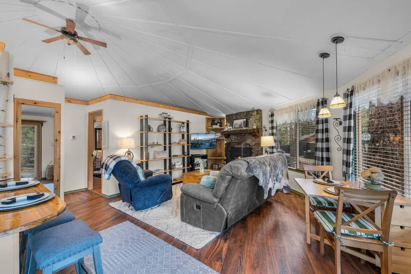 Cascade Cabin Retreat - Image 1