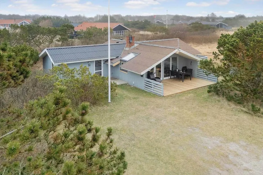 Fully equipped nice holiday home with hot tub, terrace & BBQ - Image 1