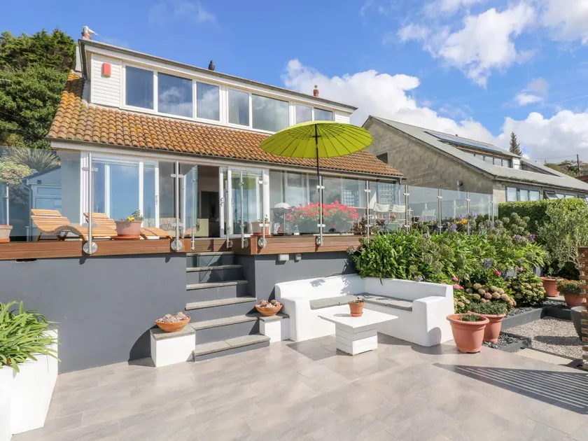 Cottage with terrace & garden - Image 1