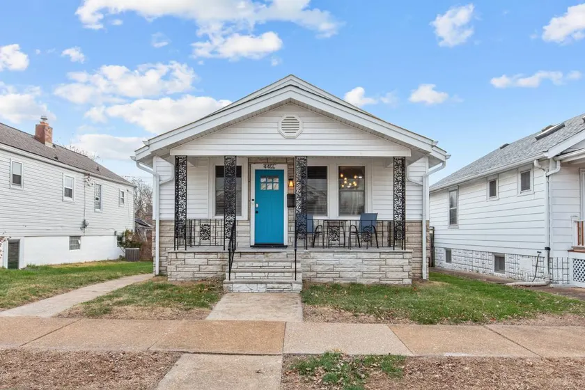 Fully Stocked 4BR Bungalow Near Tower Grove Park & The Grove Free Parking - Image 1