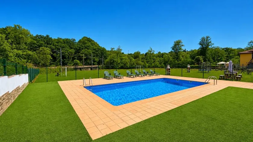 Rural House 'Nuberu' with Mountain Views, Pool, and Barbecue - Image 1
