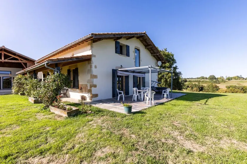 House with garden, pool & BBQ | Garden view | Pets allowed - Image 1