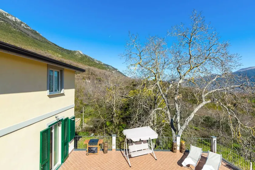 Villa with terrace & barbeque | Mountain view | Perfect for remote work - Image 1