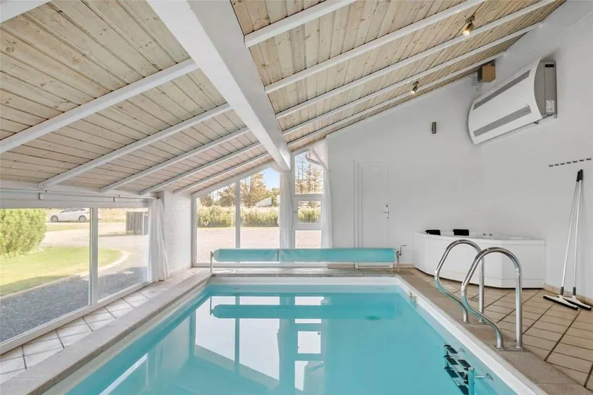Family-friendly lovely holiday home with sauna, hot tub & terrace - Image 1
