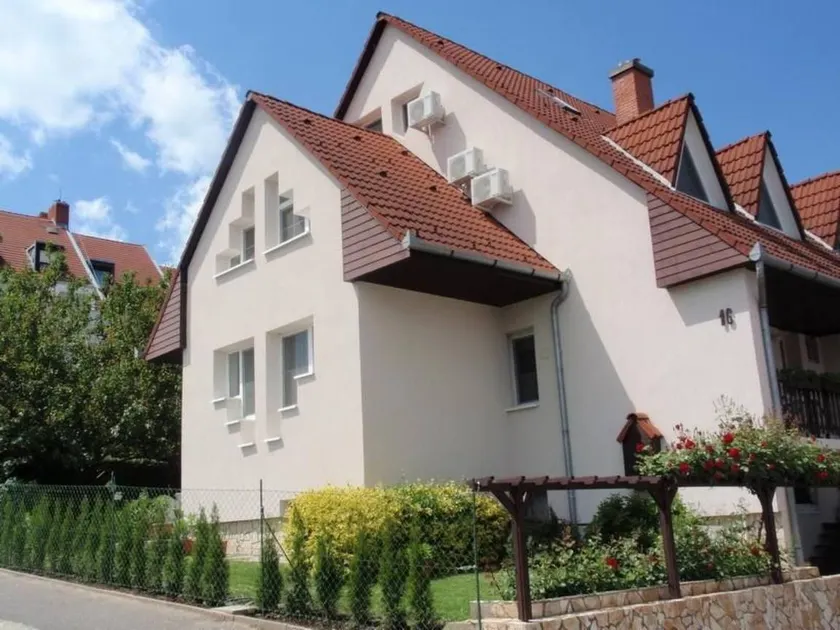 Flat with barbeque, garden & terrace - Image 1