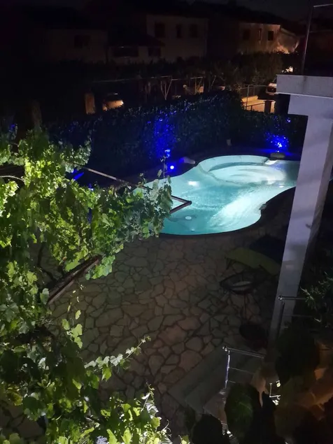 Fully equipped flat with garden, terrace & private pool - Image 1