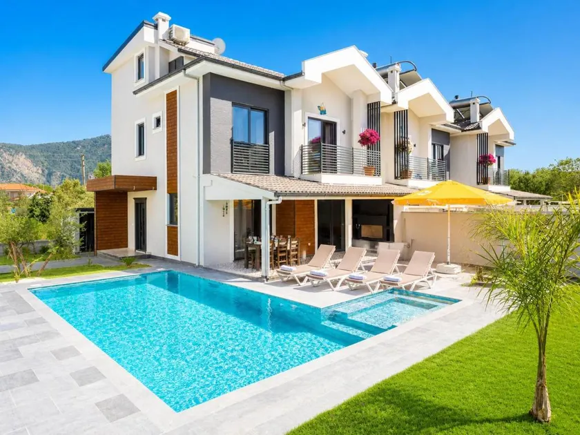 Villa with garden, barbecue & private pool - Image 1
