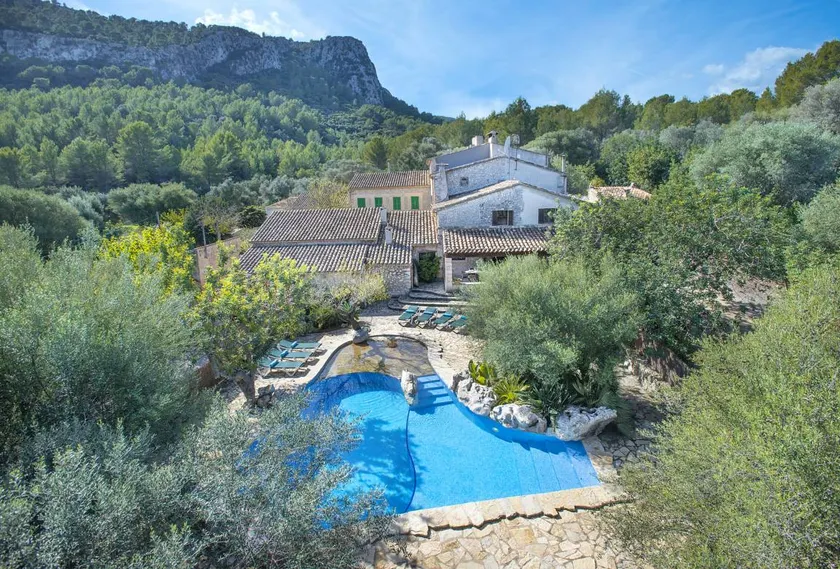 Children-friendly villa with private pool, terrace & garden | Mountain view | Suitable for remote work - Image 1