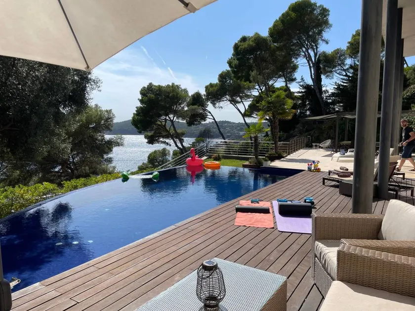 Family-friendly house with hot tub, garden & terrace | Sea view | Close to the beach | Good for workation - Image 1