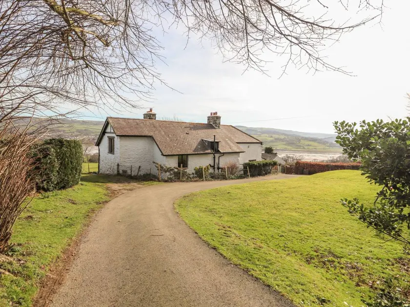 Family-friendly cottage with garden | Beach view | Pet-friendly - Image 1