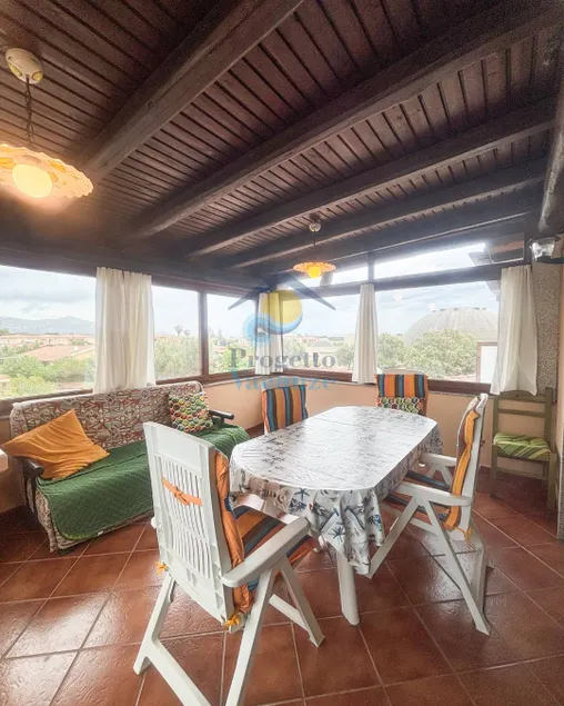 Apartment with terrace - Image 1