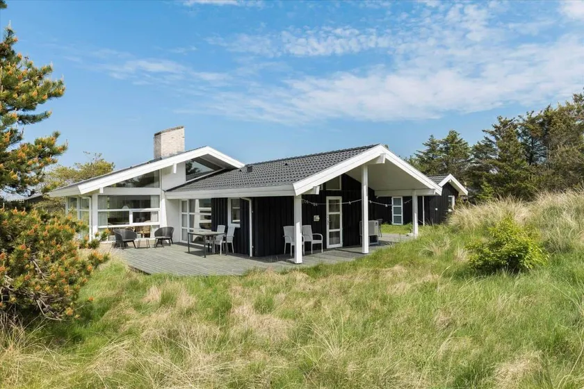 Holiday home with terrace, sauna & hot tub - Image 1
