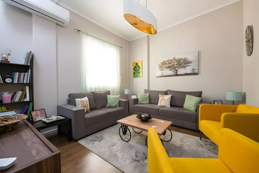 Apartment with terrace - Image 1