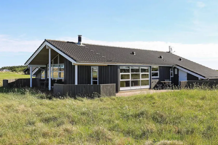 Holiday home with barbeque, sauna & terrace - Image 1