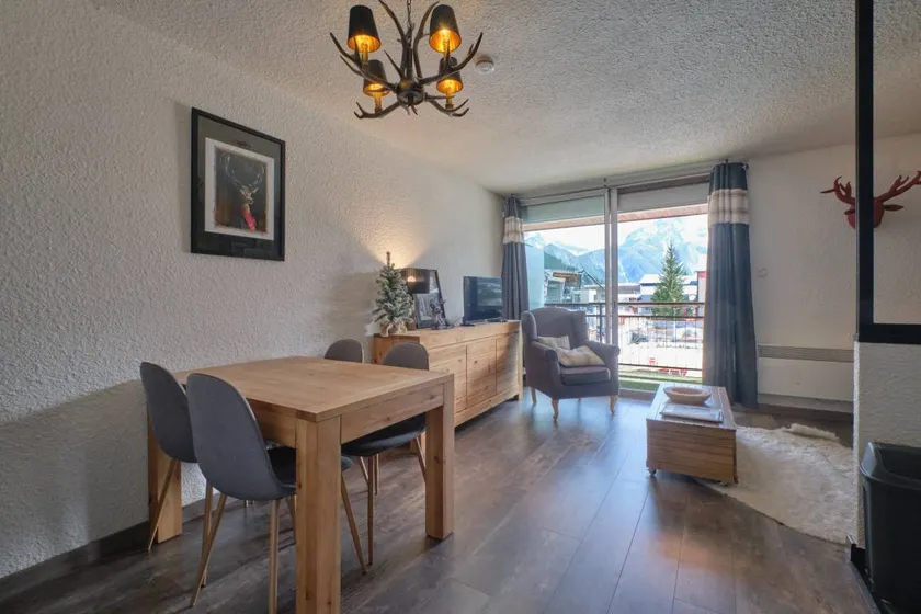 Studio "2 Alpes" with Mountain View, Private Terrace, and Balcony - Image 1