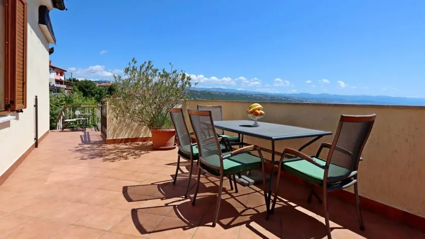 Flat with terrace & barbeque | Sea view - Image 1