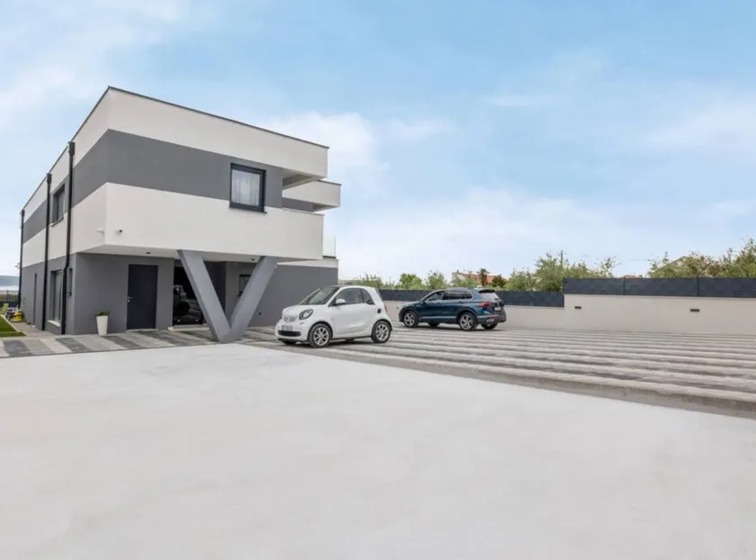 Moonlit Mirage Villa With Pool, Gym and Sauna - Image 1