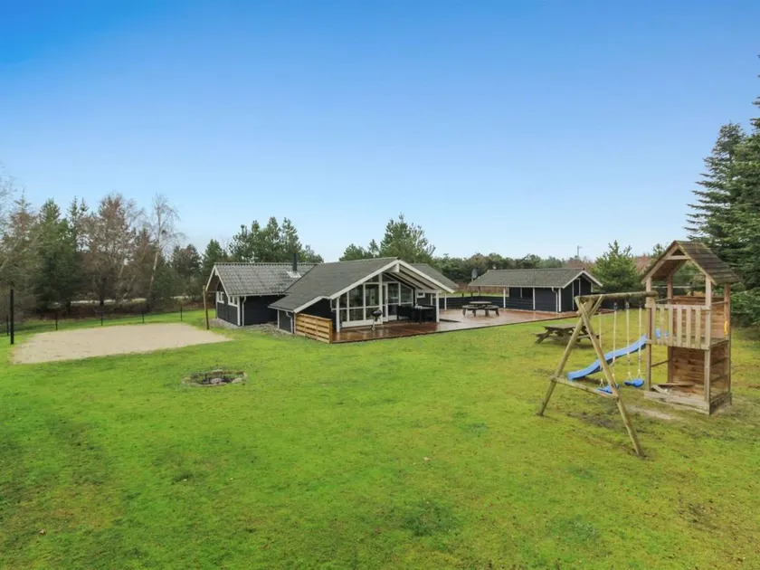 Holiday home with sauna, barbecue & terrace - Image 1