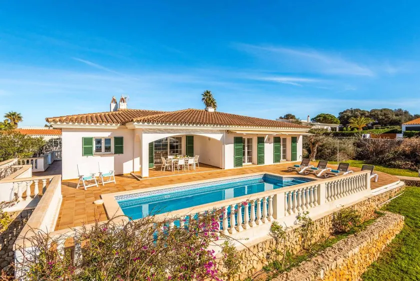 Villa with terrace, BBQ & garden - Image 1