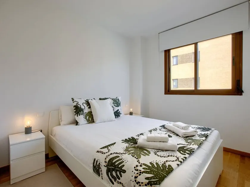 Cozy Apartment with Pool & A/C near the Airport - Image 1
