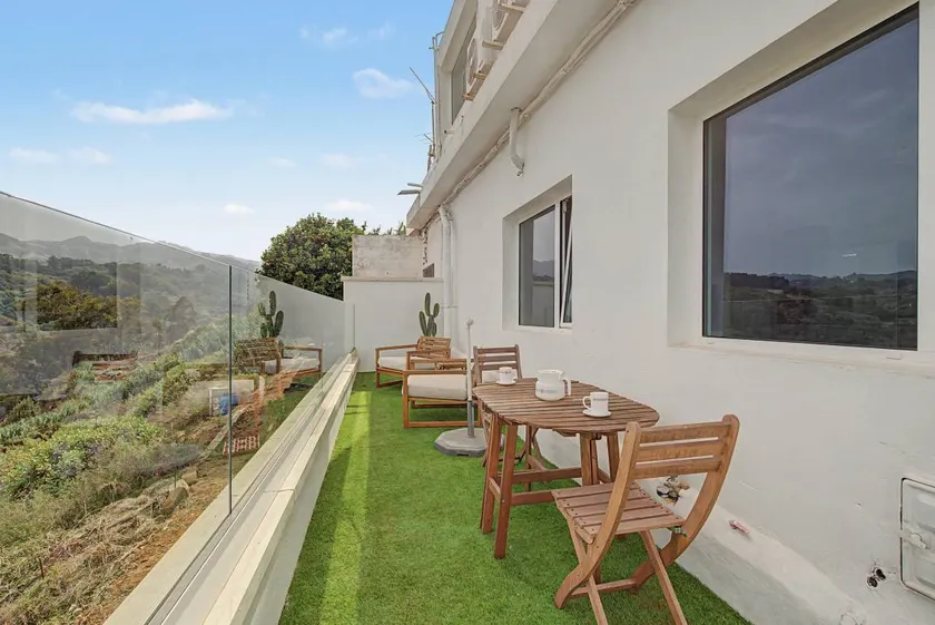 Vacation Apartment 'With Wonderful Views' with Sea View, Wi-Fi and Air Conditioning - Image 1