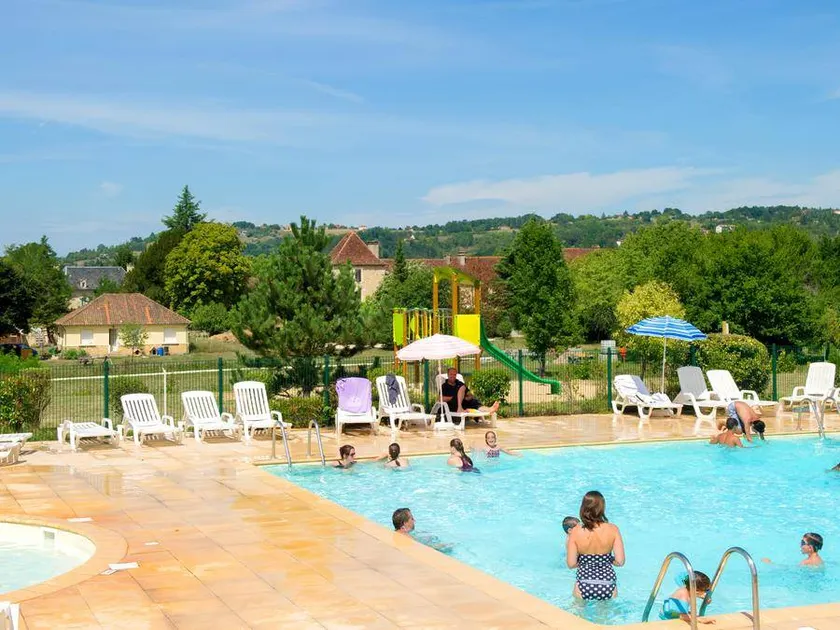Gemütliches Ferienhaus mit beheiztem Pool und Terrasse | Haustiere erlaubt - Image 1